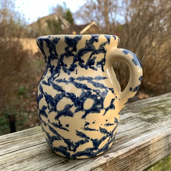 Robinson Spongeware 1 Pint Pitcher - Picture 1 of 8